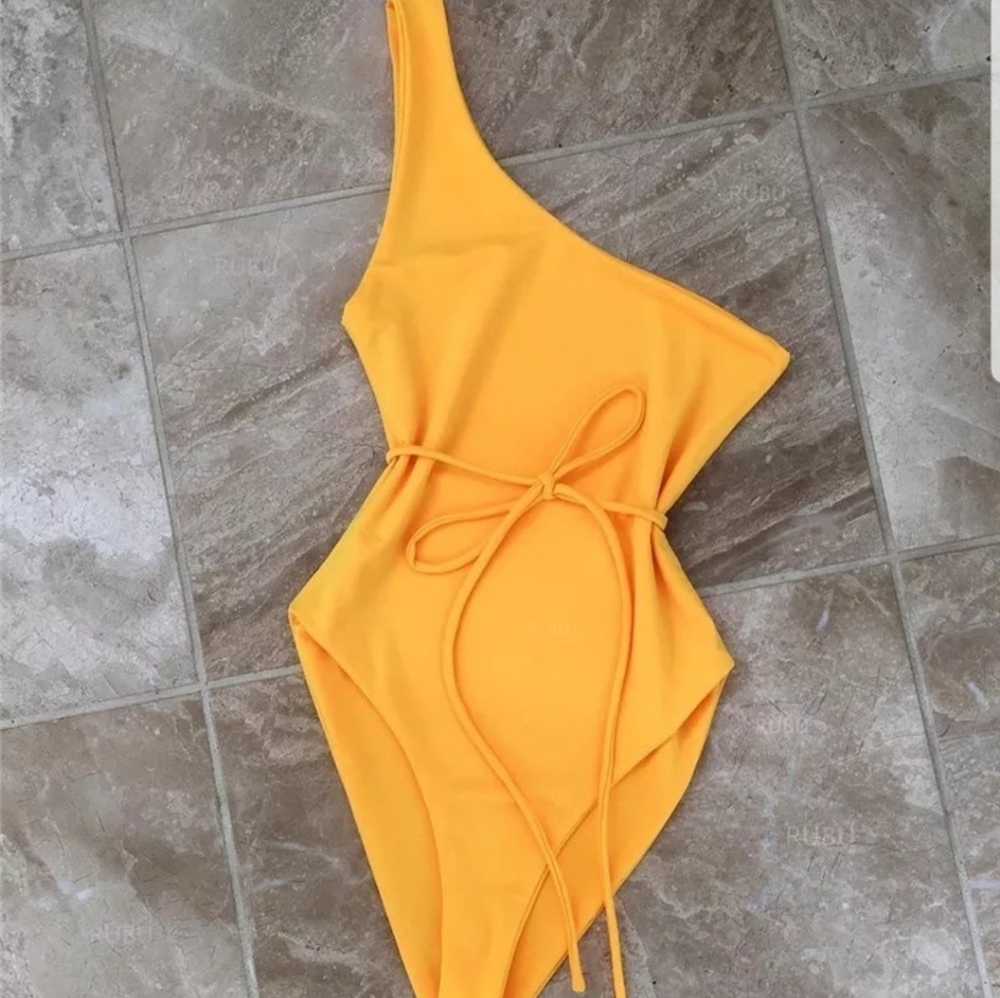 Bathing suits - Picture 2 of 3